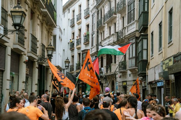 L'Évolution Littéraire à l'Ère Numérique : Comment la Technologie Redéfinit la Littérature Contemporaine